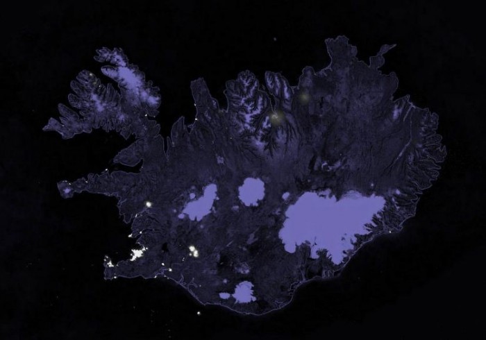 连续小规模地震后 法格拉达尔火山喷发照亮冰岛