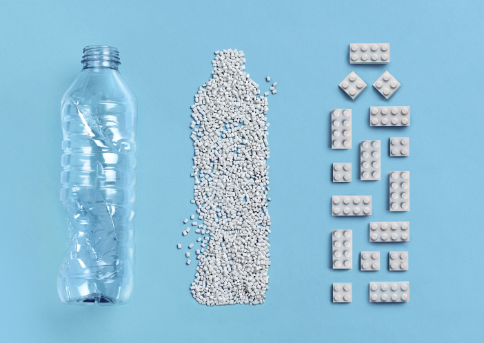 乐高首次推出由回收塑料瓶制成的积木