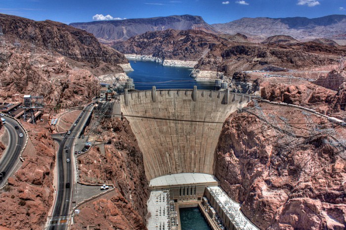 美国政府宣布干旱的科罗拉多河面临空前的水源短缺