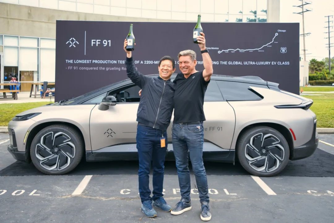 FF 91完成全球超豪华电动车最长道路测试 贾跃亭开香槟庆祝