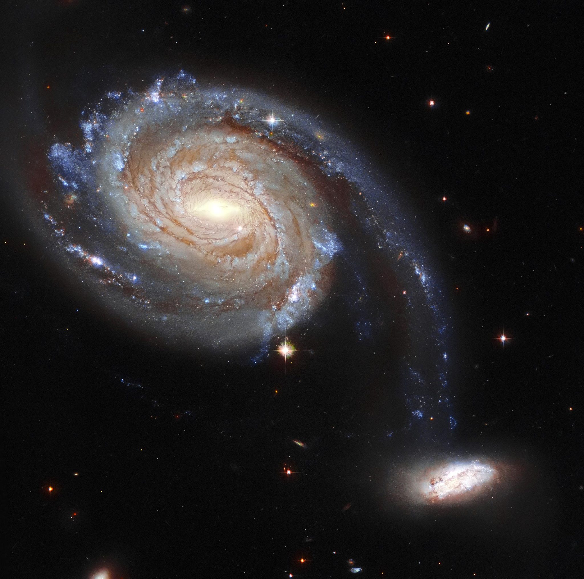 哈勃望远镜展示Arp 86：相互作用的奇特星系