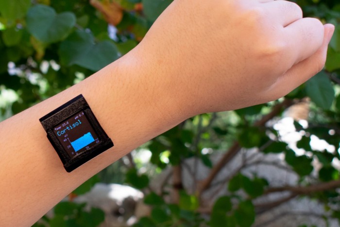 研究人员开发智能手表原型 可通过分析汗液来警告压力增大