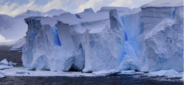 南极洲降雪之后的热浪让科学家担心
