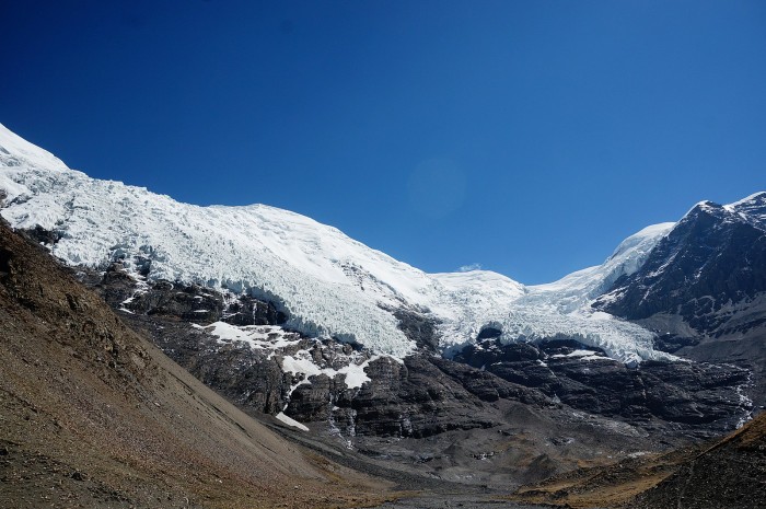 科学家发现青藏高原冰川融化带上千种潜在的危险微生物