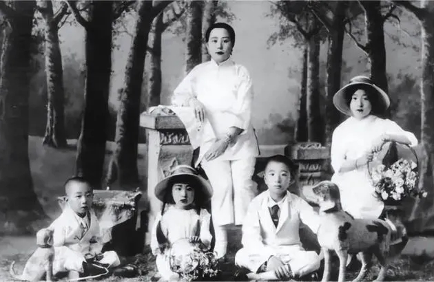 张作霖强娶来的四姨太，90岁去世葬八宝山，她和四个子女皆不简单