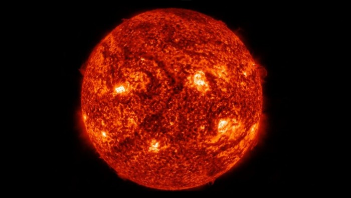 由于大规模太阳爆发 极光可能会到达南至纽约的地区