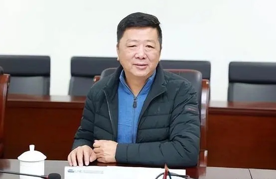 潮汕地区首富诞生，带着妹妹去深圳富士康打工，如今兄妹赚到千亿