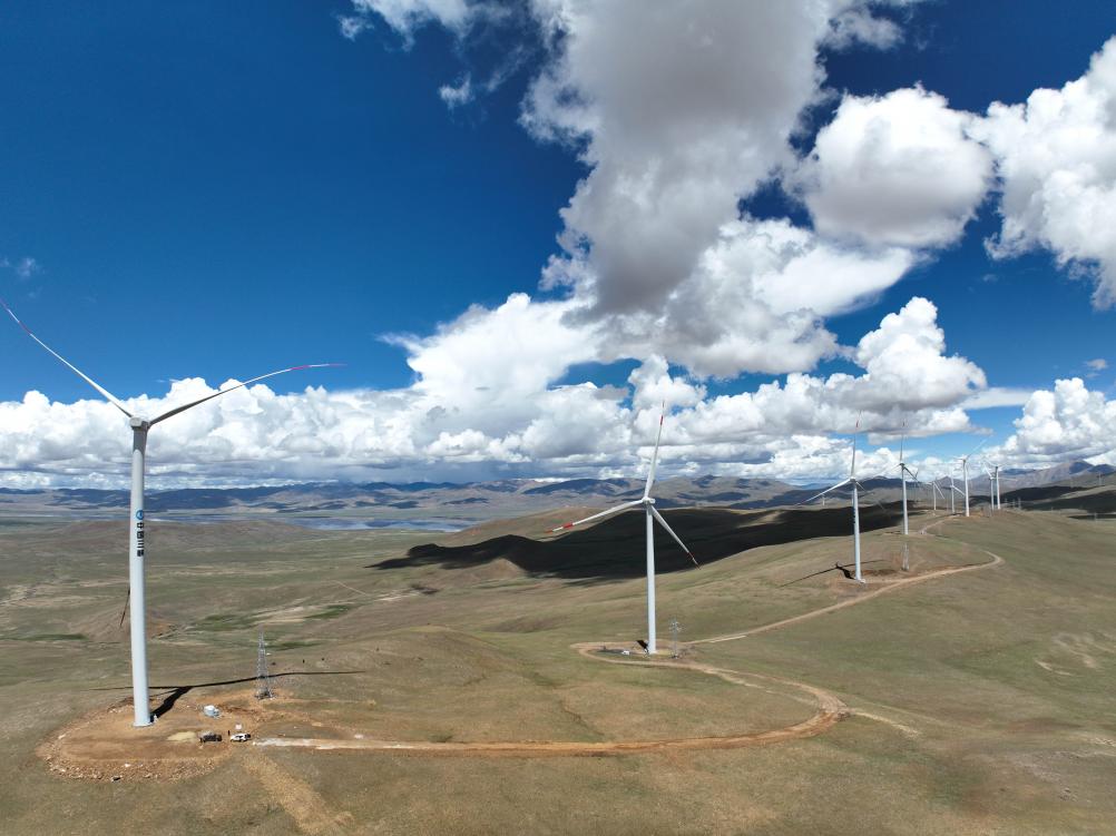 我国锂电池产量增长超43% 高海拔风电项目并网发电