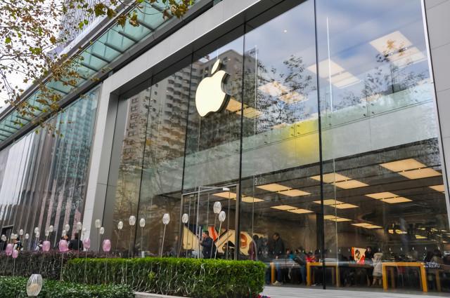 iPhone 15系列发布首日：有电商平台超百万人预约，代拍价格最高500元