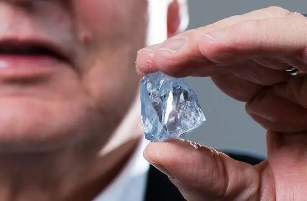 全球钻石价格暴跌，从业者：或许未来买肥皂送钻石