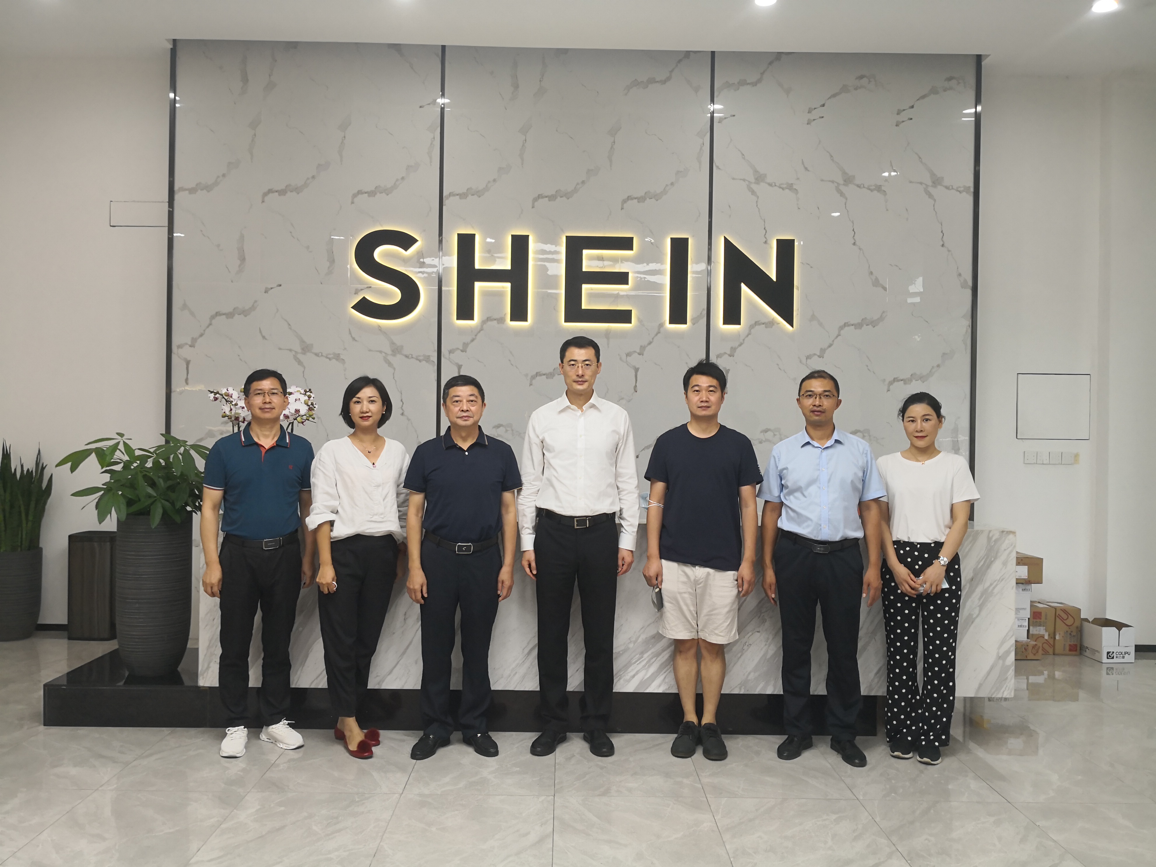 从百亿元产业到走向品牌 广州小礼服正通过SHEIN卖爆海外