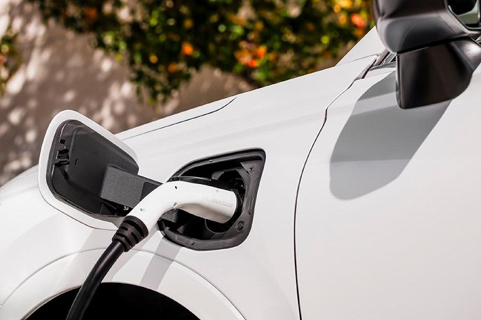 本田发布最新燃料电池车型，既可加氢也可充电