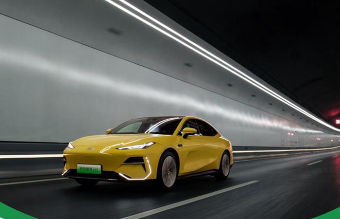 吉利汽车盈利能力显著提升，新能源转型成果凸显